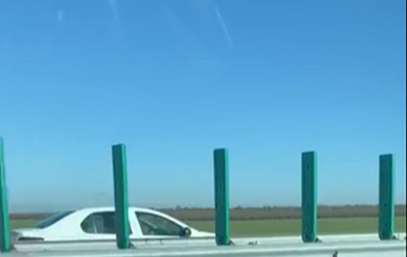Un șofer de 70 de ani, filmat când merge pe contrasens pe drumul expres Craiova-Pitești | VIDEO