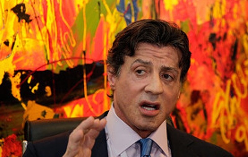 Numai aşa poate UITA de SUFERINŢĂ! Sylvester Stallone s-a apucat de pictat după moartea fiului lui