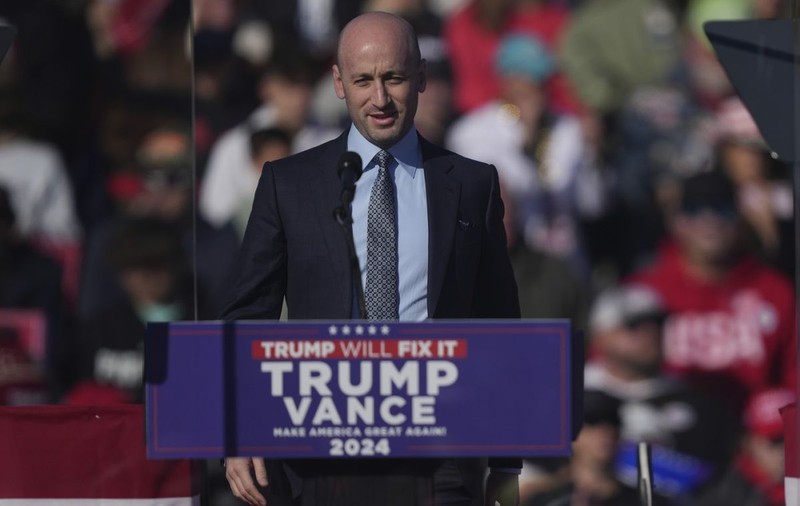 Donald Trump a decis ca Stephen Miller, un adept al reformelor dure privind imigraţia, să fie şef-adjunct al politicii în noua administraţie