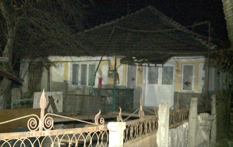 Fraţii fetiţei din Comăneşti care a murit au fost daţi în grija bunicii