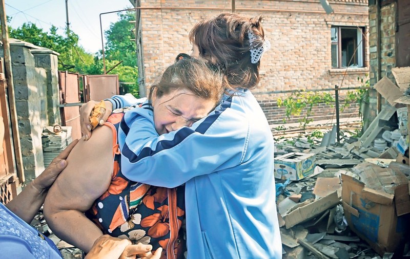 Asta face războiul civil! Oamenii din Slaviansk au pierdut tot ce au agonisit din cauza confruntărilor violente din oraşul lor