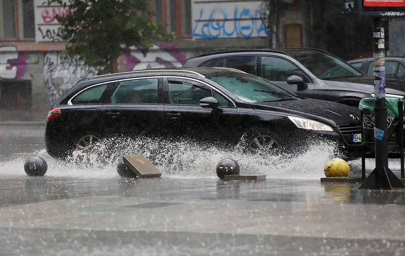 Prognoza meteo pentru luni: vreme rea în toată țara. Zonele în care continuă să plouă torențial
