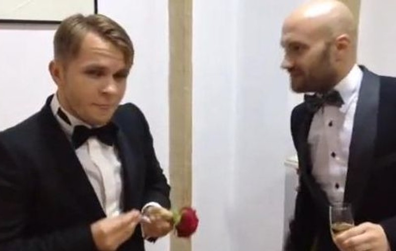 Pe asta chiar nu ai cum să o ratezi! La nunta Deliei, Bendeac a fost chelnerul lui Codin Maticiuc | VIDEO