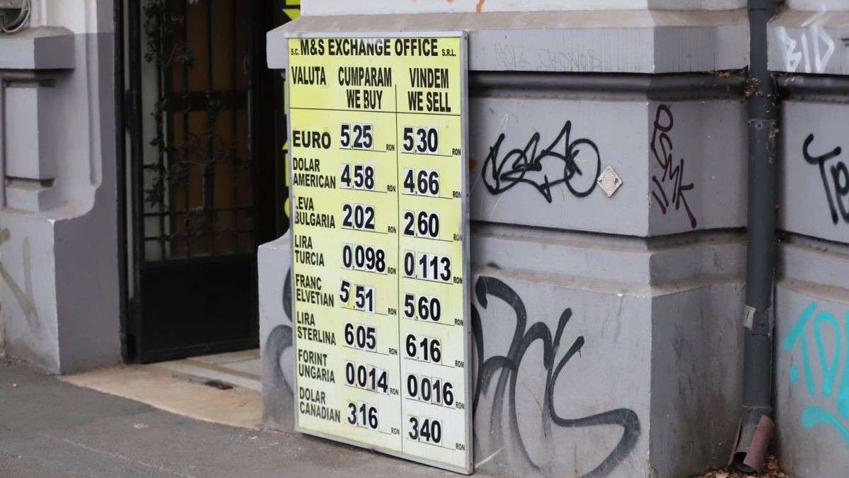Leul se apreciază ușor joi în raport cu moneda euro. Foto: Libertatea/ Dumitru Angelescu