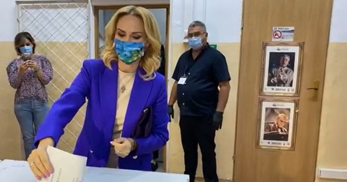 Gabriela Firea a votat la ora 7, imediat după deschiderea urnelor (foto Captura Romania TV)