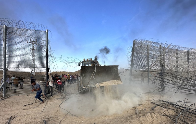 „Un eșec colosal”. Asaltul surpriză cu „mii de rachete” al Hamas șochează Israelul și atrage acuzații. „Unde e Armata? Poliția? Serviciile secrete?”
