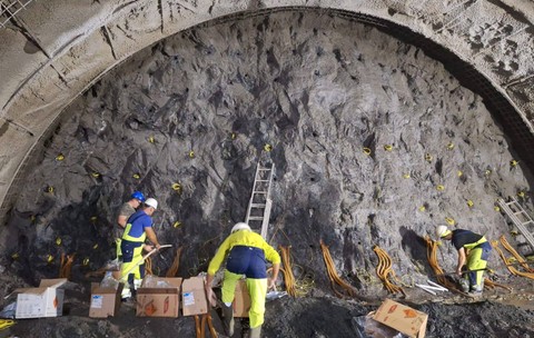 Autostrada A1 Sibiu - Pitești: imagini de pe șantier. „Tunelul Robești va vedea luminița după 7 luni de la debutul lucrărilor”