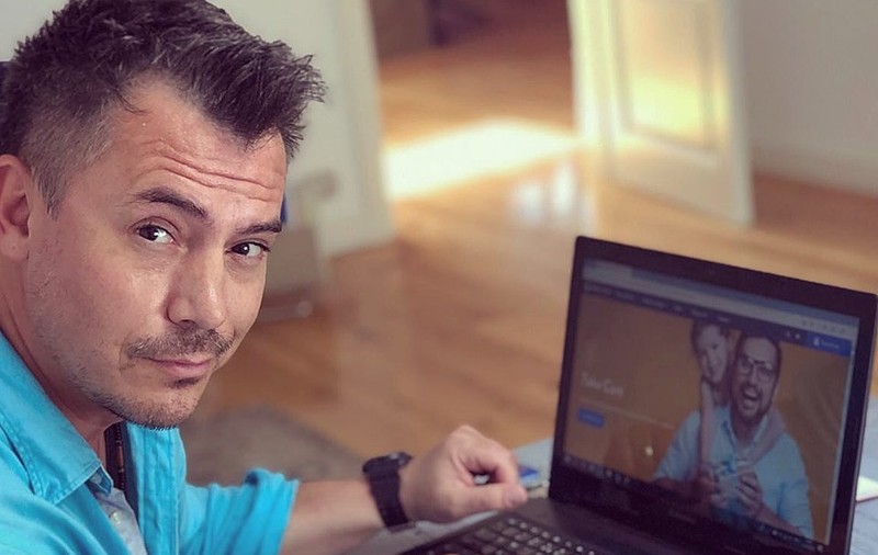 Cu cine a stat la o bere pe plajă Răzvan Fodor. "Acum 40 de ani mă învăța, dacă mă pierd, să mă duc la Radio Vacanța"