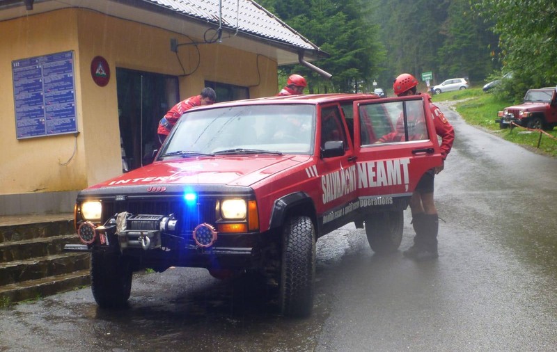 Salvamontiştii din Neamț intervin în cazul unui turist grav rănit, într-o zonă abruptă a masivului Ceahlău