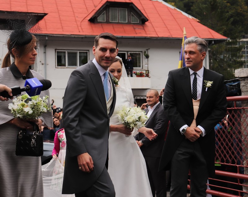 CORESPONDENȚĂ DIN SINAIA/ Cum au arătat nașii principelul Nicolae și ai Alinei Binder | FOTO
