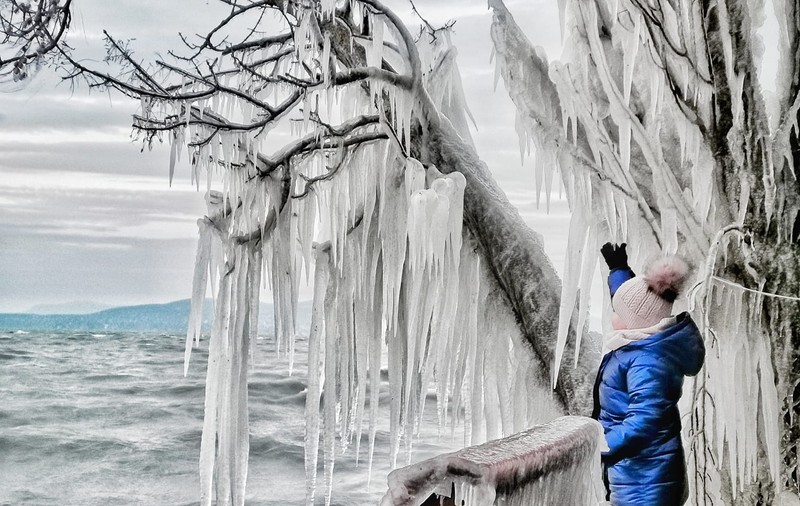 „Regatul gheții”. Imagini spectaculoase de pe lacul Balaton din Ungaria, după vremea foarte rece din ultimele zile | FOTO