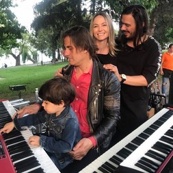 FOTO: Andrei, viitor muzician, Marian Ionescu&amp; Octavia Geamănu și Carmin, băiatul cel mare al artistului, actualmente muzician
