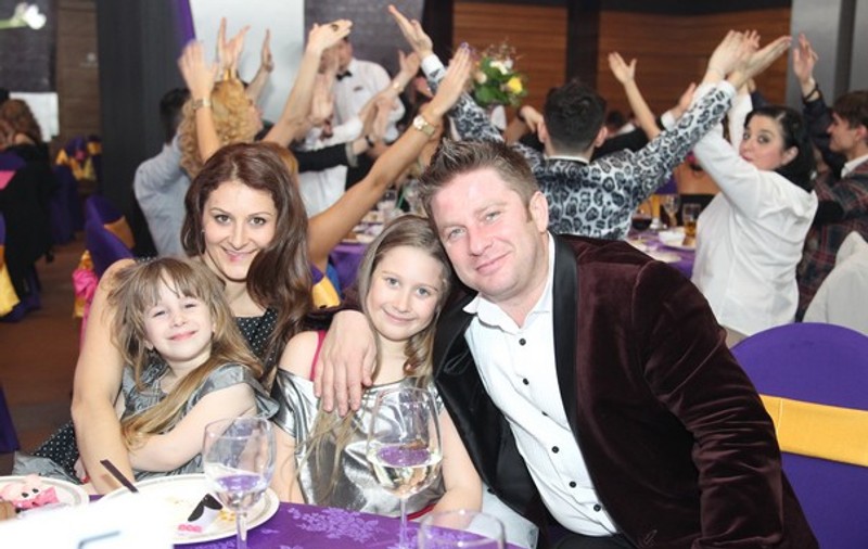 Ce familie adorabilă are Pavel Bartoş! | FOTO