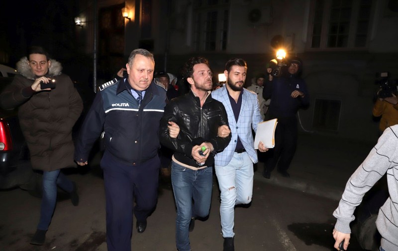 16 femei operate de falsul medic Matteo Politi, audiate de anchetatori. Niciuna nu a vrut să depună plângere împotriva italianului