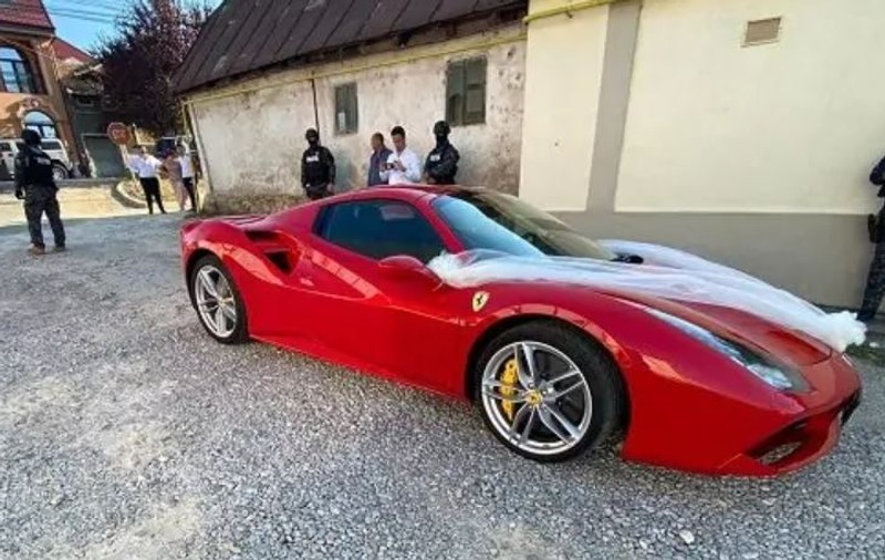 Polițist din Caraș-Severin, lovit intenționat de un șofer cu Ferrari. Bărbatul a fost arestat și urmează să fie extrădat în Austria