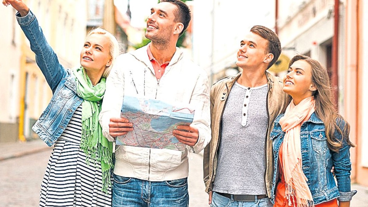 Turisti, familie, harta