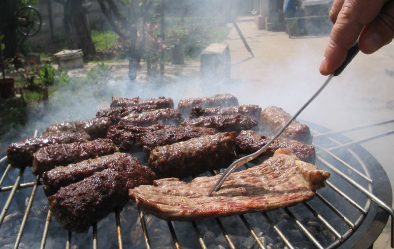 Incident cumplit de Rusalii. Un bărbat a luat foc în timp ce făcea grătar