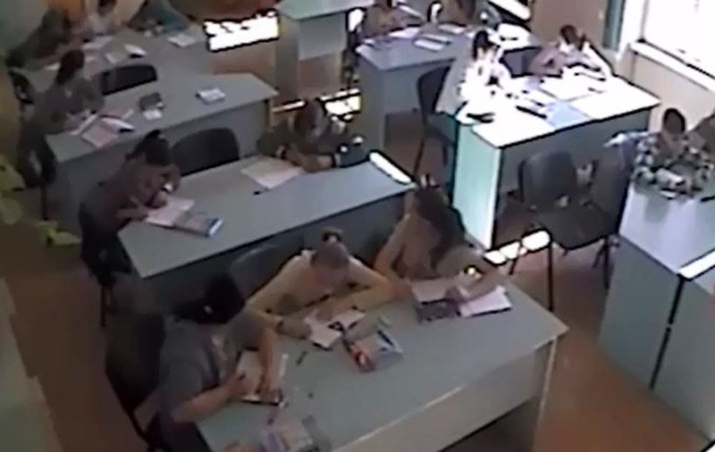 VIDEO / Un bărbat din Sibiu a biciuit două eleve, în sala de clasă