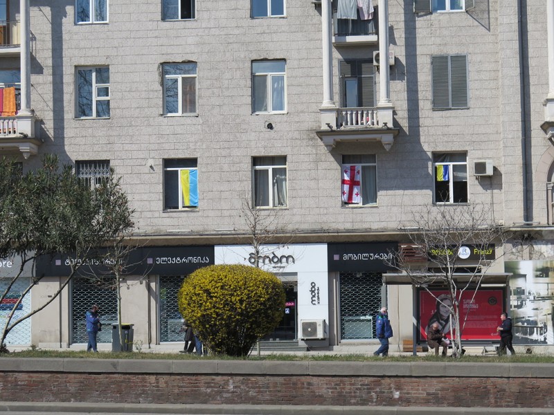 Steagul Ucrainei, la ferestrele apartamentelor