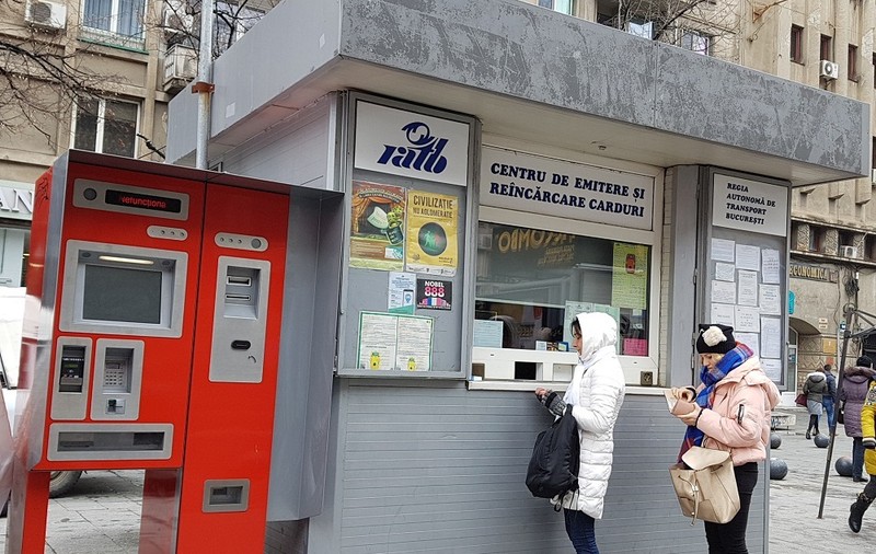 EXCLUSIV / Automatele de vânzare a cartelelor RATB, puse în funcțiune