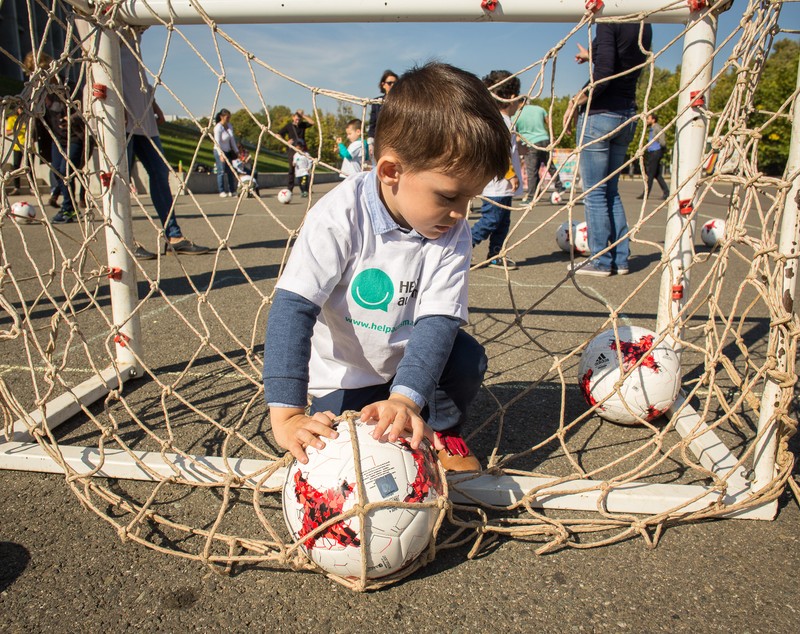 FRF susține integrarea prin sport a copiilor cu autism. 25 de puști au făcut cunoștință cu fotbalul