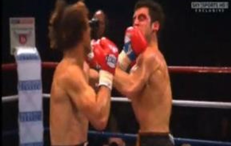 VIDEO / Dublu knockdown!