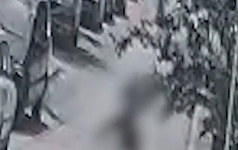 Un bărbat care și-a violat fiica minoră în urmă cu doi ani și-a ucis soția chiar pe stradă. Crima de la Drăgănești-Olt, surprinsă de camerele de supraveghere