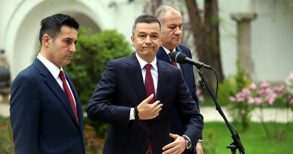 De la stânga la dreapta, Claudiu Manda (secretar general PSD), Sorin Grindeanu (președinte PSD) și Marian Neacșu (fost vicepremier și un om de bază al conducerii partidului). Foto: Dumitru Angelescu / Libertatea