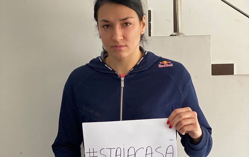 Cristina Neagu, apel pentru cei care se plimbă nestingheriţi pe străzi: "Staţi în casă oameni buni"