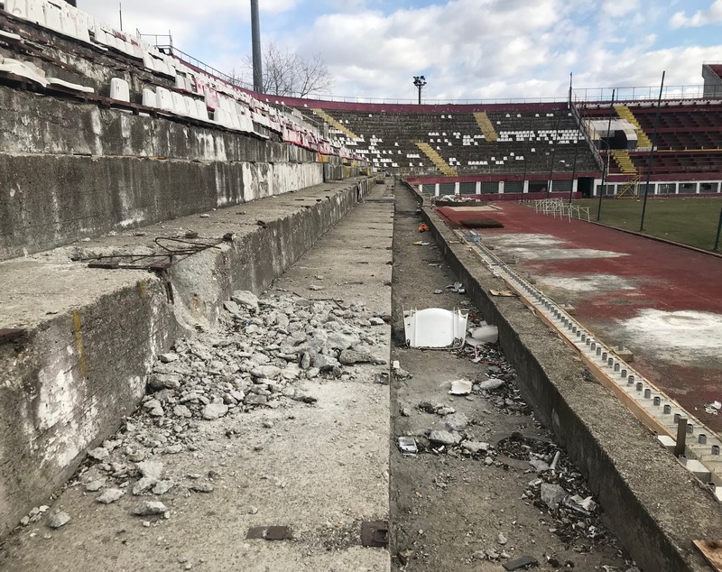 FOTO | Stadionul Giulești, demolat pe repede înainte pentru CE 2020! Au intrat buldozerele