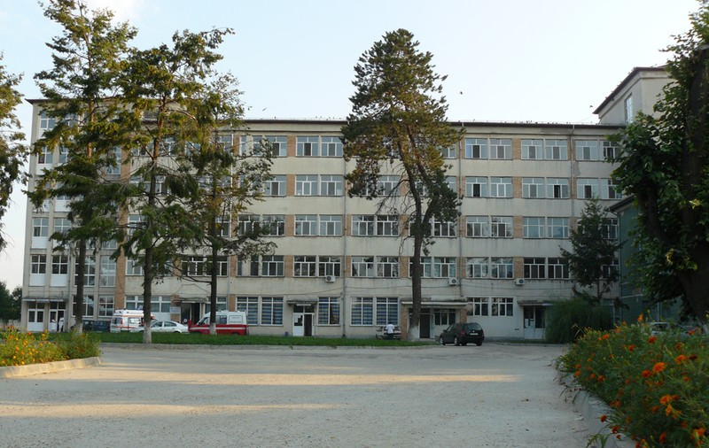 O fetiță de 10 ani din Dâmbovița a murit după ce a luat o pastilă pentru dureri de cap. Reacția IPJ Dâmbovița