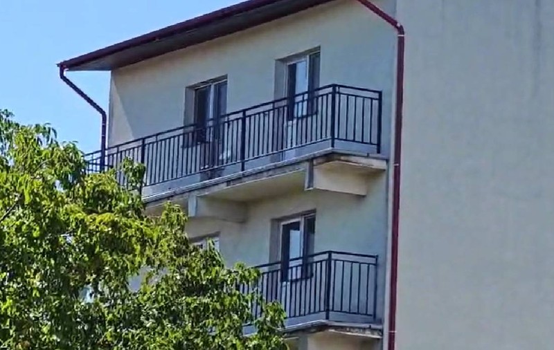 Bărbatul din Otopeni care și-a ucis fiul vitreg și s-a baricadat în apartament a fost capturat de polițiști