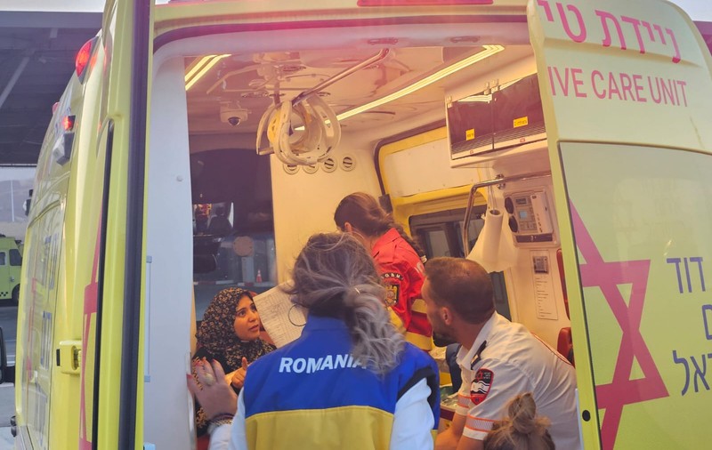 Șase copii palestinieni din Fâșia Gaza, aduși în România pentru tratament medical