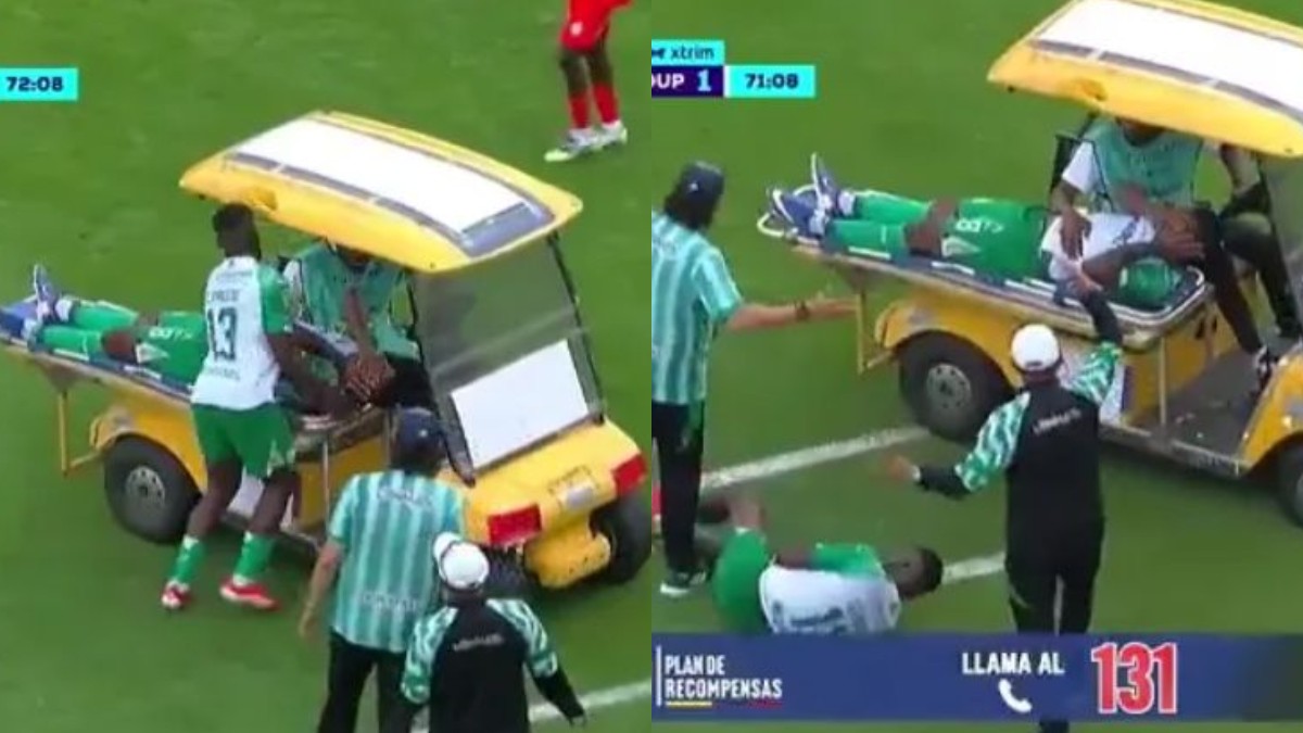 Un colaj format din două fotografii în care un fotbalist este transportat pe targă cu o mașinuță, iar un alt jucător este accidentat direct de mașinuță și cade peste coechipierul său