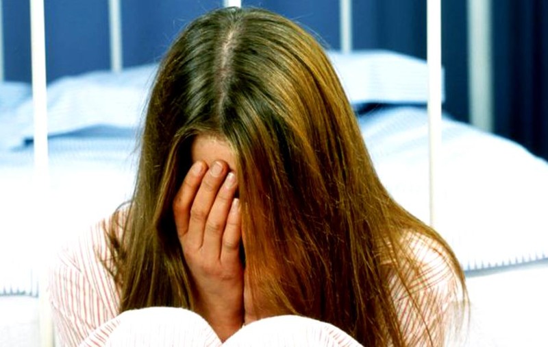 O elevă de 16 ani a fost violată de doi tineri. Agresorii au plănuit ca victima lor să rămână virgină