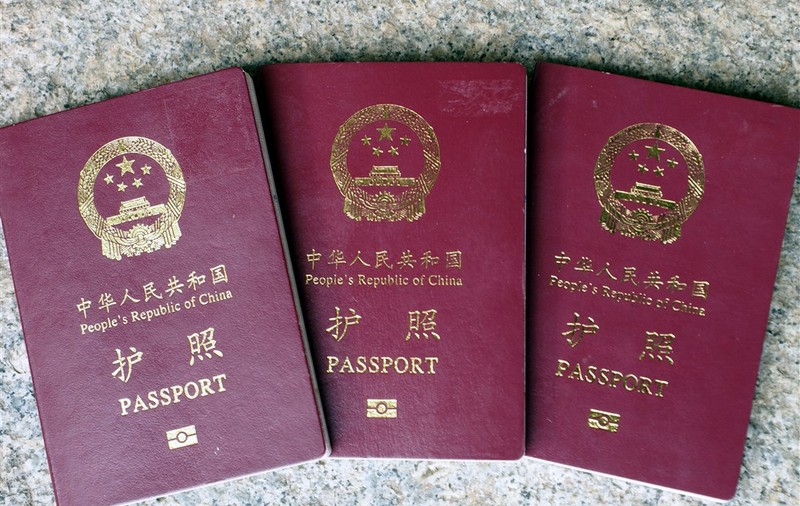 Cozi kilometrice la birourile de pașapoarte din China, după redeschiderea granițelor