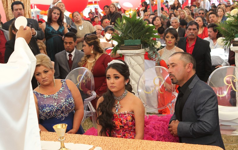 “Ziua Izabelei”, în varianta mexicană. Mii de oameni, prezenți la aniversarea de 15 ani a unei adolescente