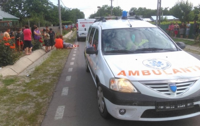 Un băiat de 13 ani a murit după ce a fost lovit de o ambulanță aflată în misiune