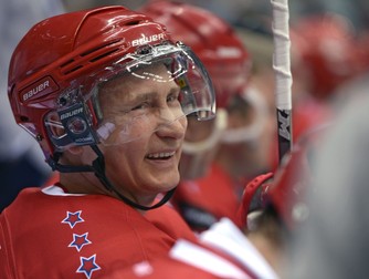Putin este un mare pasionat de hochei, sport pe care îl mai și practică. Foto: Hepta
