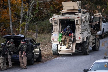 MAINE, UNITED STATES - OCTOBER 27: US police continue to search for mass shooting suspect Robert Card in Maine, United States on October 27, 2023. Fatih Aktas / Anadolu,Image: 817423142, License: Rights-managed, Restrictions: , Model Release: no