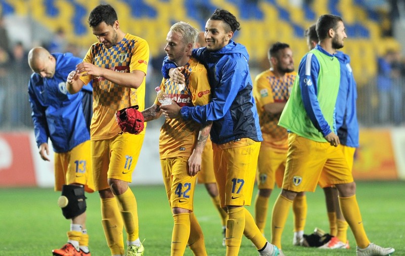 Liga 1, play-out, etapa a 7-a: Petrolul - CSU Craiova 1-0. Ploieștenii au revenit la viață! Oltenii - o repriză în 10