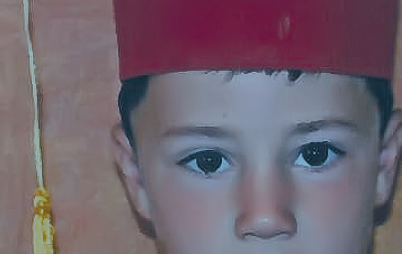 După luni de comă, Gabi luptă să-şi reia copilăria