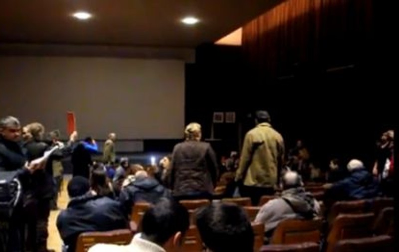 Proiecţie cu scandal! Homosexuali agresaţi la Muzeul Ţăranului Român | VIDEO