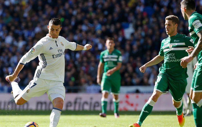 Cristiano Ronaldo îşi va prelungi până la "pensie" contractul cu Real Madrid