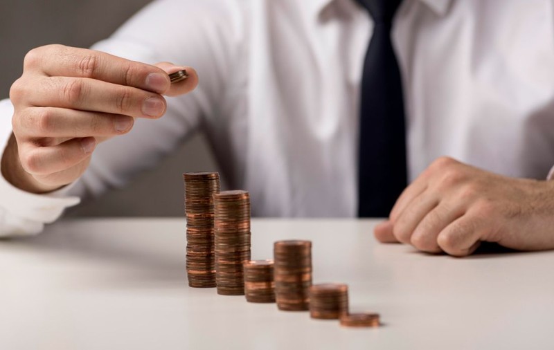 Averea românilor a crescut cu 61% din 2007, dar ajustată cu inflația și cursul valutar, este cu 1% sub nivelul de atunci