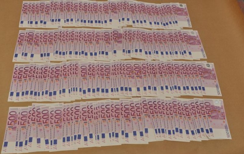 Prins după ce a furat 100.000 de euro dintr-un apartament din Bacău