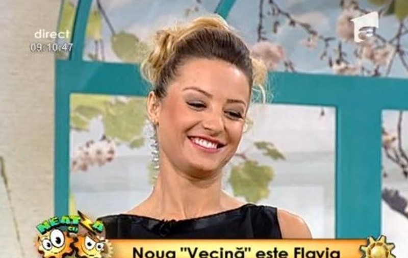 Gata, Răzvan şi Dani au decis! Înlocuitoarea Roxanei Vancea e cea pe care a sărutat-o cu foc Bendeac! Nu-i aşa că e drăguţă noua vecină? | VIDEO