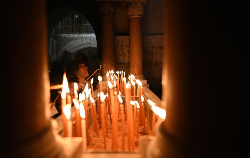 Imagini de la Biserica Sfântului Mormânt din Ierusalim, de unde este adusă Lumina Sfântă