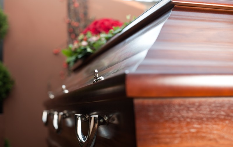 DESTIN TRAGIC! A fost acum zece ani în comă, iar acum a murit din cauza unei răceli! Mama i-a visat moartea!