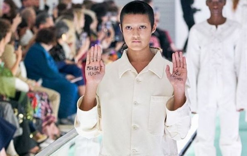 Noua colecție Gucci a înfuriat un model care a protestat chiar în timpul defilării pe podium